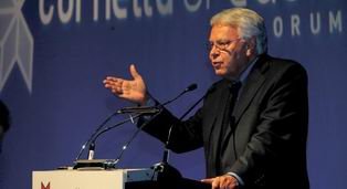 Felipe González pide un cambio cultural