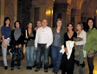 Anna Simó, (qui va defensar la proposta) Jordi Calatayud, regidor del grup municipal d’ERC-EV-IxG, Miquel Zurriaga, director de l’escola Gavà Mar.