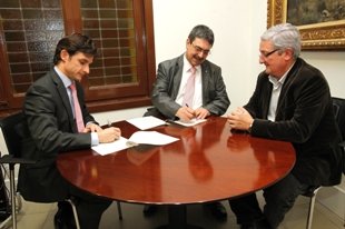 Es signa el Conveni entre l’Ajuntament de Molins de Rei i el Consorci de Comerç, Artesania i Moda de Catalunya per impulsar el Mercat Municipal