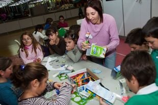 El Tinent d'Alcalde de Cornellà, Sergio Fernandez, va visitar el 21 de desembre la Fira Infantil de Nadal