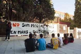 Nuevo encierro de alumnos y profesores del IES Francesc Macià de Cornellà