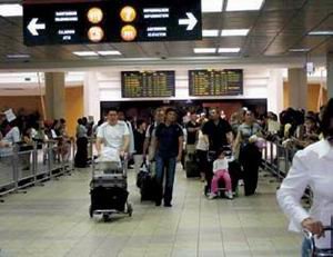 Cae el número de extranjeros en el Baix Llobregat por primera vez desde el año 2000