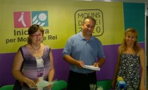 Iniciativa per Molins de Rei fa entrega a CCOO 800 signatures a favor de la ILP