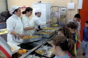 L’Hospitalet garantiza las becas de comedor
