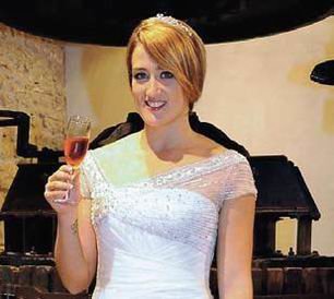 La nedadora Mireia Belmonte, investida Reina del Cava 2012