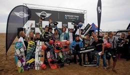 Un centenar de “riders” s’apleguen a la Kitesurf Tour Europe