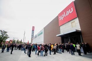 Huelga general: Grandes empresas paradas y polígonos industriales desiertos en el Baix Llobregat