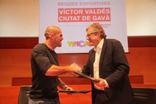Víctor Valdés becarà l’esport infantil a Gavà