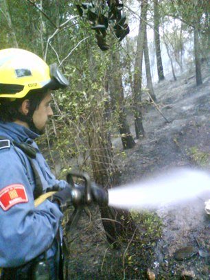  Los Bomberos controlan un fuego en Viladecans
