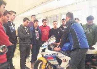 El Team Suzuki Speed Racing orienta a alumnos del I.E.S de Sales