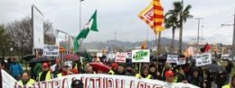 Más de 200 parados del Baix Llobregat marchan a pie hasta el Parlament a favor del empleo