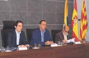 Castelldefels firma un convenio con Lorenzo Quinn y la empresa Garby para la creación de una escultura con material reciclado