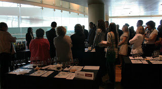 L'Aeroport del Prat ofereix cates gratuïtes de vins del Priorat als clients de la Sala Vip