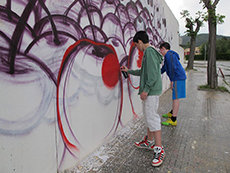 Un grafit entorn a les cireres donarà la benvinguda a Sant Climent de Llobregat