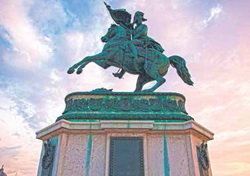       Estatua del Archiduque Carlos de Austria en la Plaza de los Héroes en Viena