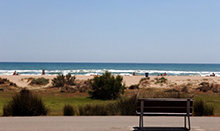 Muere un hombre de 84 años en la playa de Castelldefels