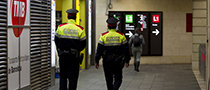 Els Mossos denuncien un home que carregava pel metro una barana de tres metres sostreta de la via pública