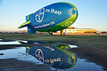 Un dirigible, al cel de Sant Joan Despí