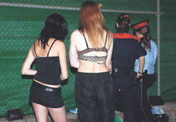        Redada a prostitutas.