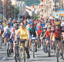 Més de 1.100 persones participen en la 10a Passejada amb Bicicleta del Baix Llobregat