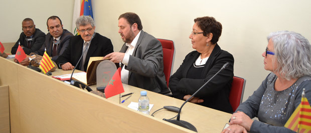 Alcaldes del Marroc coneixen el model de política de proximitat de Sant Vicenç dels Horts