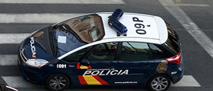 Cremen vuit motocicletes estacionades al carrer a L'Hospitalet de Llobregat
