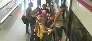 Los Mossos desarticulan una banda de carteristas que operaba en el tren