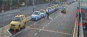 Els Mossos eviten que un home es llanci al buit des de 20 metres a l'Aeroport de Barcelona