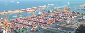 La Generalitat i els transportistes del Port de Barcelona acorden construir un aparcament de tràilers