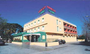 Hotel Club Riviera, en la Autovia de Castelldefels 
