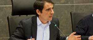 L’oposició demana a l’alcalde de Castelldefels expulsar al regidor trànsfuga
