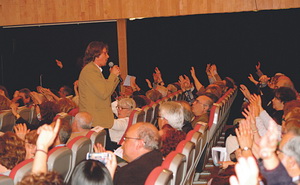 Los 345 jubilados del Hospital de Bellvitge reciben un homenaje musical