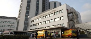 La alcaldesa de L'Hospitalet apoya la movilización de pacientes en el Hospital de Bellvitge