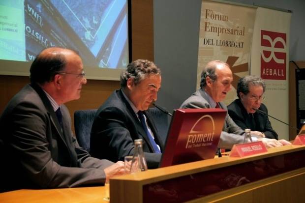 Joan Rosell presenta el llibre homenatge de Francesc Cabana a les empreses de la comarca