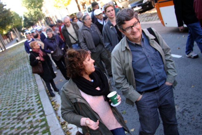 Centenars de veïns de El Prat i L’Hospitalet participen en una marxa en defensa de la sanitat pública
