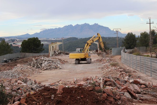 Castellví de Rosanes enderroca la coneguda ‘nau cremada’