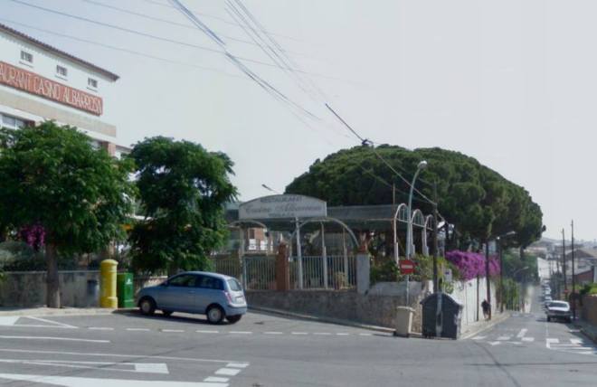 Viladecans es planta contra l’antena de telefonia a Alba-rosa
