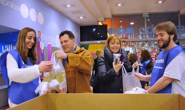 Los establecimientos Caprabo también han participado este año en el Gran Recapte d'Aliments celebrado este fin de semana (Foto: Carmen Vila)