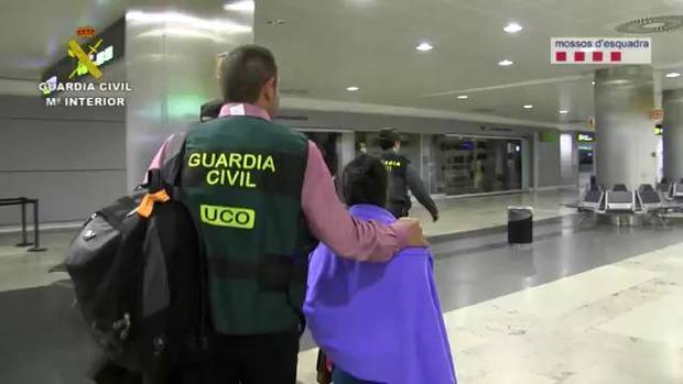 El fiscal pide casi tres años de cárcel para los padres de la niña de l’Hospitalet que fue secuestrada en Bolivia