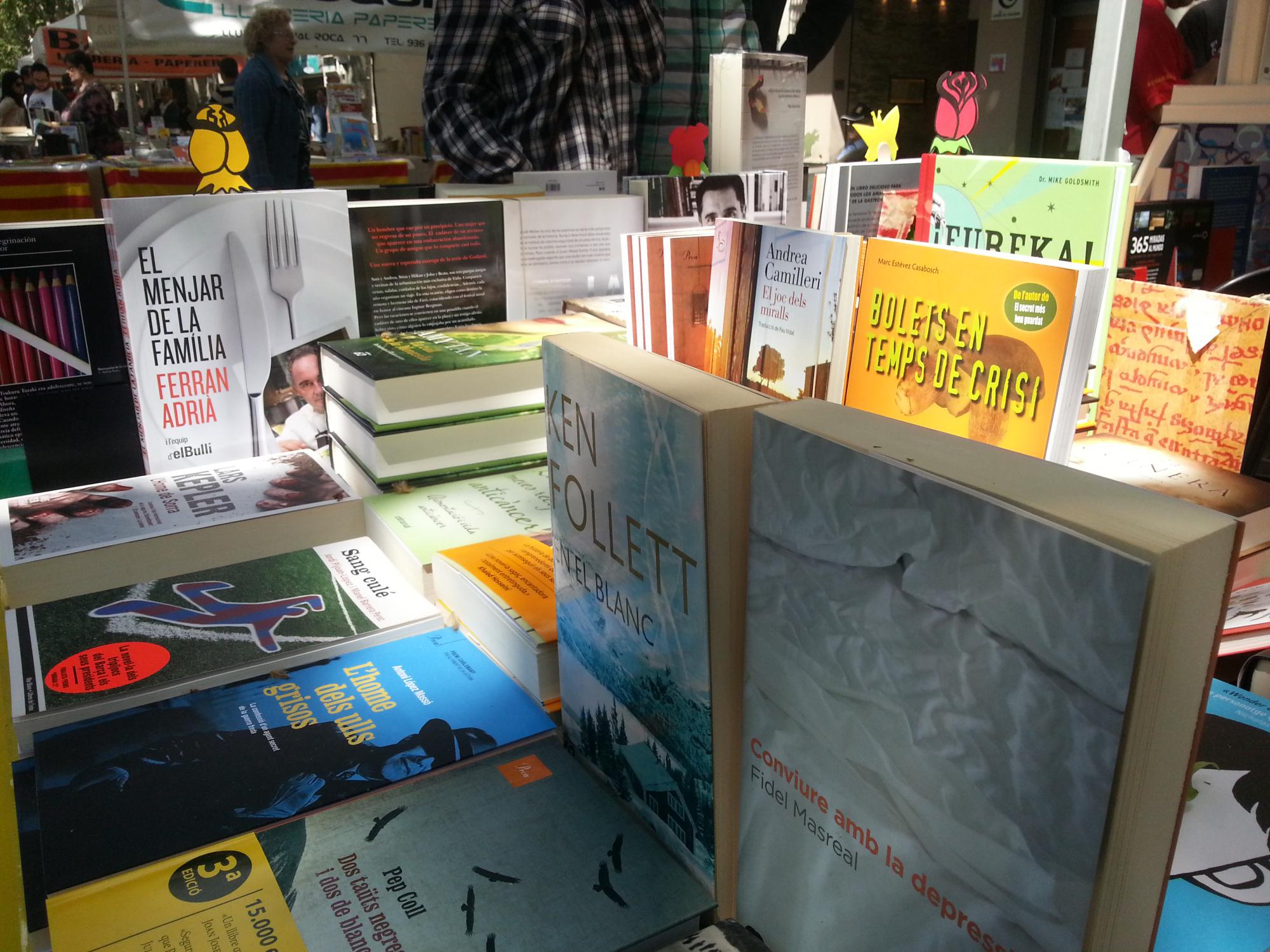 Òmnium obre la votació del 5è concurs web ‘La Llança de Sant Jordi’ per promoure el llibre en català