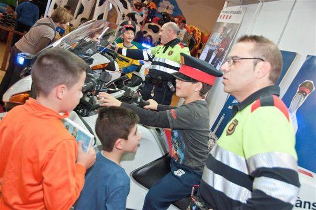 La Fira Infantil de Cornellà aixeca el teló vestida d’uniforme