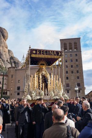 La Virgen de Montserrat de Sevilla brilla en su peregrinación a la Abadía benedictina