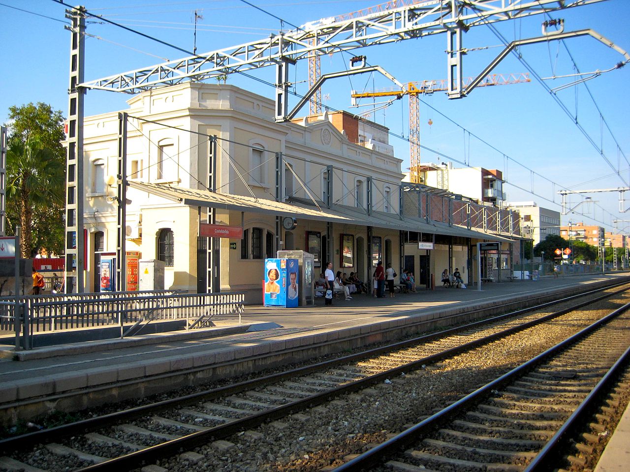 Adif estudia cómo implantar cuatro vías en la estación de Castelldefels