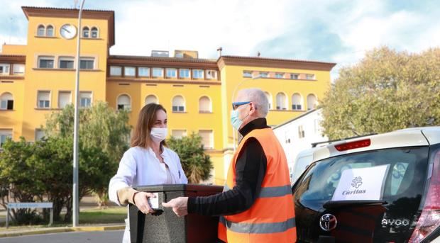 El Hospital de Viladecans dona los excedentes de comida a entidades sociales próximas