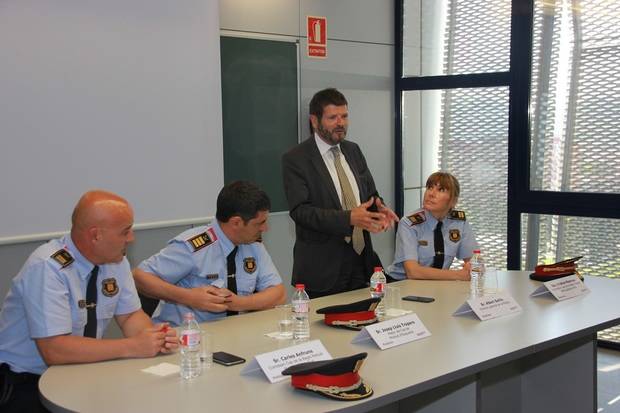 Anfruns, a l'esquerra, durant l'acte celebrat a Sant Feliu