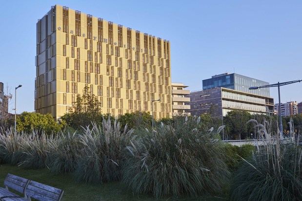 Exterior del hotel 'low-cost' de EasyHotel en L'Hospitalet.