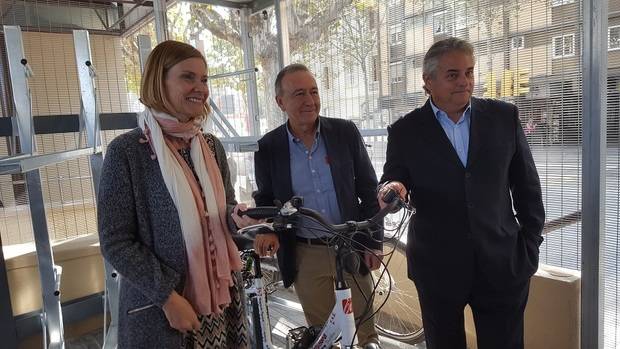 Pàrquings de bicicletes a les estacions, l’aposta metropolitana per fomentar la intermodalitat en el transport públic