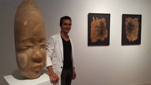Dogny Abreu regresa a su infancia con una doble propuesta artística: la exposición escultórica ‘Origen’ y el libro ‘Sobre mis pasos’