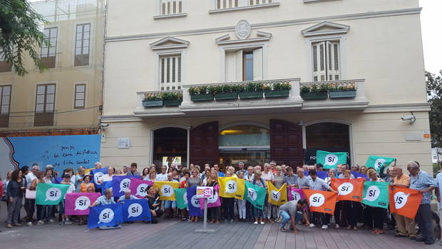 Partidos y entidades independentistas de Sant Boi crean una plataforma conjunta en defensa del Referéndum