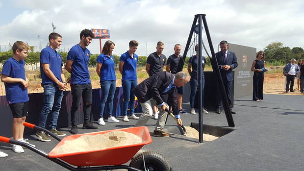 El Barça coloca la primera piedra del Estadi Johan Cruyff de Sant Joan Despí